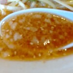 椿ラーメンショップ - 背脂ネギのスープ