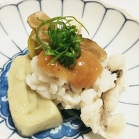 佳久 - 鱧の季節。梅肉でサッパリ。
