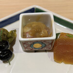 味ひろ - [前菜]
                                黒豆、蕗の薹の煮浸し、鯛と海鼠腸和え、唐墨、焼き雲丹