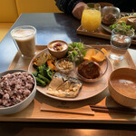 SUNDAY MONDAY Kitchen - 