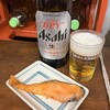Oumiya Imadu Saketen - 瓶ビールと焼きシャケ