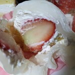 楽菓往来 都古水月 アンジェ・ブーシェ - 求肥に包まれた滑らか生クリームとみずみずしい苺さん