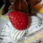 楽菓往来 都古水月 アンジェ・ブーシェ - テラテラな苺さんが鎮座　紛うことなきザ・ショートケーキ