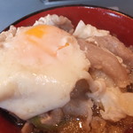 鉄鍋うどん 詩仙洞 - 鉄鍋うどん　２人前　１８００円　おうどんをとって　２　【　２０１３年６月　】