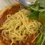 竹餃 - スープの上に慶史謹製麺がごそっと乗っている感じ