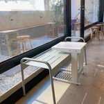 スクープコーヒー - ベンチ席