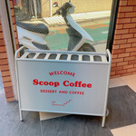 Scoop coffee - 入り口の看板