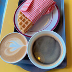 スクープコーヒー - カフェオレとアメリカーノ