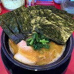 家系ラーメン たつ家 - ラーメン850円。海苔増し100円。