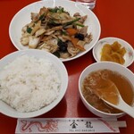 金龍 - 肉野菜炒めライス　900円