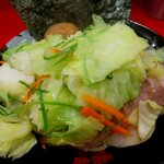 濃豚骨醤油ラーメン　馬力屋 - 野菜畑で麺見えず・・・（　＾ω＾）