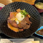 伊豆海鮮 瀧 - 肉の三種丼 2150円。