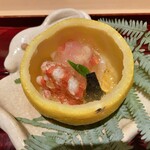 銀座 しのはら - 三宝柑 裏白にのせて：車海老 紅白なます 芽甘草（めかんぞう）寿海苔（初摘み海苔）