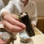 銀座 しのはら - 鮪とべったらと胡瓜の海苔巻き