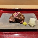 銀座 しのはら - 玉鋼（たまはがね）で焼いた岐阜と福井の青首鴨の食べ比べ 柚子胡椒と大根おろし