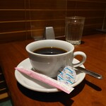 Cafe Miami - ■ ブレンドコーヒー (ホット)、350円 (通常550円)。