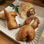 きんぼし - 志野コース（税込 3,410円）評価＝◎：一品料理の3点盛り（唐揚げ、春巻き、焼きカマンベールチーズ（燻製））