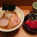 Homemade Ramen 麦苗 - 醤油1100円 追加ワンタン2個 実家の魚飯(本マグロ漬け飯)550円