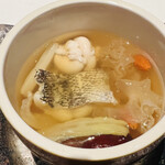 Za Dainingu Shinowa Karakurenai Ando Teppan Furenchi Makie - 旬の真鱈と白子を使用し じっくり蒸し上げた壺蒸しスープ