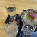 山海房 - お正月という事で金粉入りの日本酒を振る舞ってくださいました。また、焼酎の黒霧島と神の河の試飲をさせてもらいました。