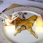 エリゼ光 - 靑山さんが収穫したゴールデンオレンジのパピヨン仕立て、ベイクドとレアチーズケーキと共に、そのアイスとシャーベット添え