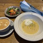 ESPRESSO D WORKS - 雑穀米サラダ コーンスープ カフェラテ