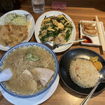 196131468 - ラーメン定食、ブタの天ぷら、ニラの卵とじ