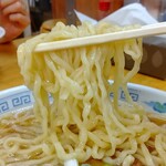 松食堂 - 曽我製麺の中太麺