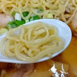 松食堂 - 曽我製麺の中太麺