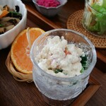 キッチン 鳶色 - 小松菜と柿の白和え