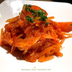 炭火焼肉 日本橋イタダキ - 冷トマトキムチ りんごなどの果物とアミの甘み，トマトとキムチの酸味が心地よいですね