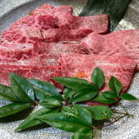 炭火焼肉 日本橋イタダキ - 本日の三種盛  ヒウチ，カメノコ，クリ 2,300円/1人前 写真は2人前です