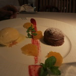 ジョルジュ マルソー - キャラメル風味の温かいフォンダンショコラとバニラのアイス。