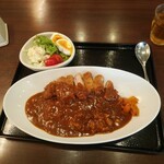 196140034 - カツカレー、付いてくるサラダ