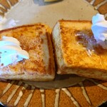 鼓童 - 付いてたホイップクリームを付けて頂いたら
更に美味しくなった。

このホイップクリーム、嫌な感じがないねえ。