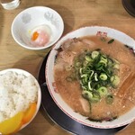 中華そば ますたに - 温玉付きチャーシュー麺