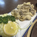 海鮮料理 磯 - 牡蠣の天ぷらは、衣がさくさくで脂っこくない。