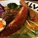 スープカレー&ダイニング エルビス - 3種選べるけど、煮込みチキンとソーセージは欠かせない