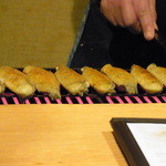 じどりや 穏座 - 手羽先焼き中