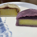 ITOKU - いきなり団子断面（左：プレーン、右：紫芋）