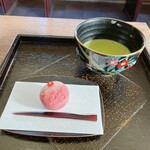 196154111 - 本山抹茶と練り切り【福梅】