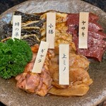 焼肉 ふるさと 段原本店 - ホルモン盛り合わせ