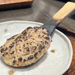 大阪 松下 - 焼き蕎麦味噌。蕎麦の実の皮が引き立てで香りが良く、程よい味噌が日本酒をすすめてくれます。