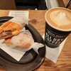 ALL DAY COFFEE - バターで焼き立てのキューバサンドは、軽めのランチにピッタリのサイズ♪HOTカフェラテ付き935円