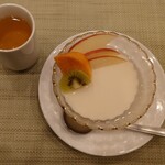チャイナ長江 - やわらか杏仁豆腐