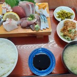 新港食堂 - 盛り合わせ定食