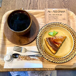 ラフ&タフ コーヒースタンド - アップルシナモンチーズケーキセット