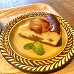 ラフ&タフ コーヒースタンド - アップルシナモンチーズケーキ