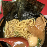 豚骨醤油ラーメン 王道家 - 自家製麺