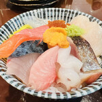魚貝と中華そば ととやみち - セットの海鮮丼(酢飯)